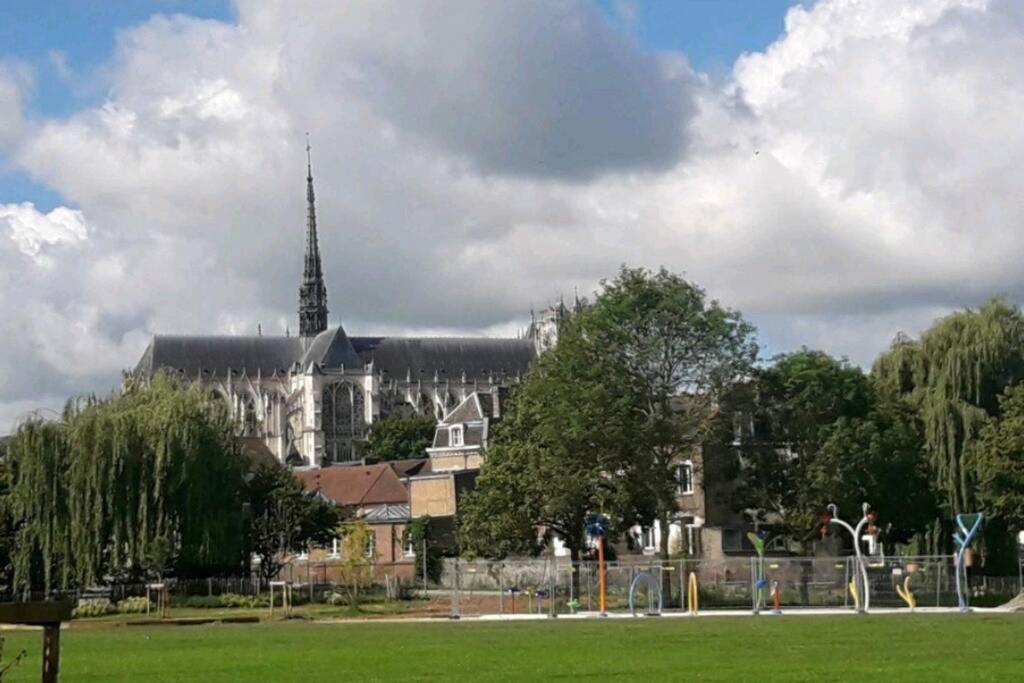 Maison Famille-Confort-Terrasse Jardin-Vue Cathedrale Amiens Bagian luar foto